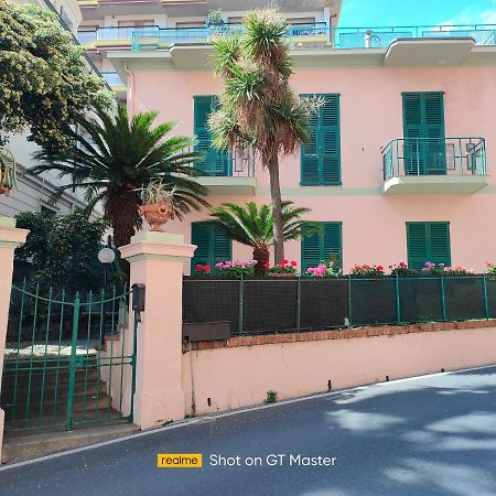 Villa Arcobaleno Rondo Garibaldi Sanremo Bagian luar foto
