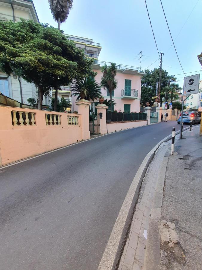 Villa Arcobaleno Rondo Garibaldi Sanremo Bagian luar foto