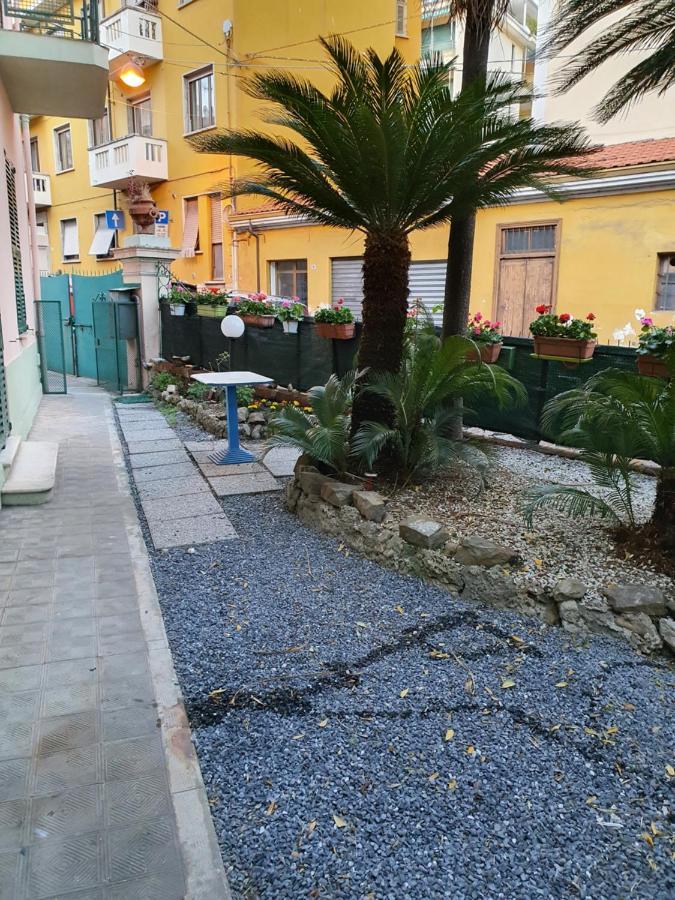 Villa Arcobaleno Rondo Garibaldi Sanremo Bagian luar foto