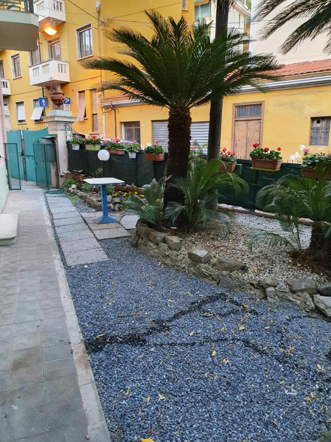 Villa Arcobaleno Rondo Garibaldi Sanremo Bagian luar foto